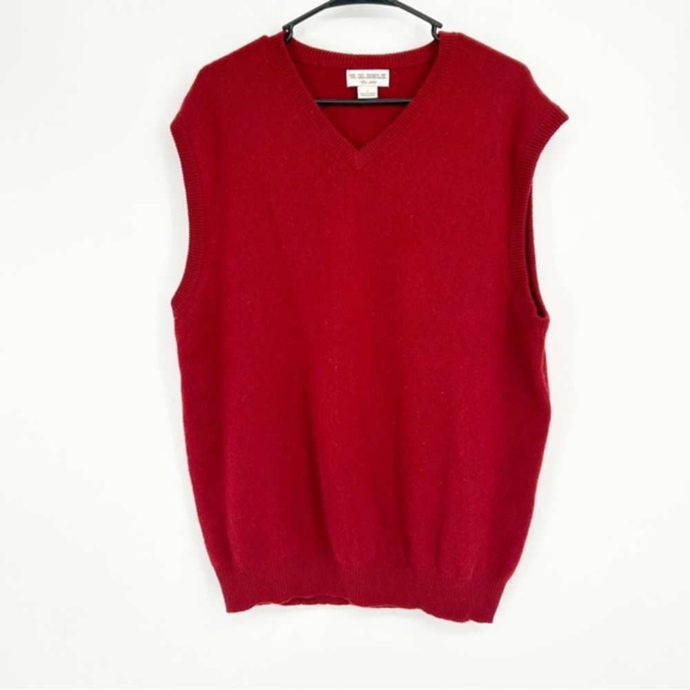 W. H. Belk Red V-neck 100% Cashmere Vest Size Large‎